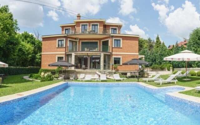 Belgrade Hills Villa and Suites