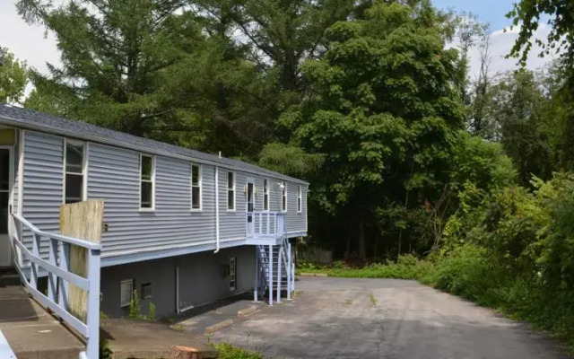 Pine Grove Motel
