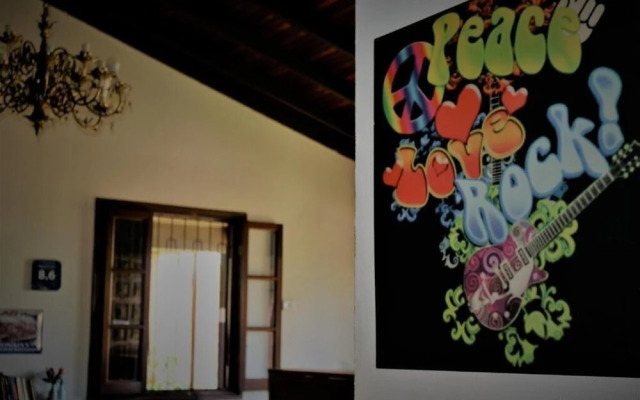 Manga Rosa Hostel