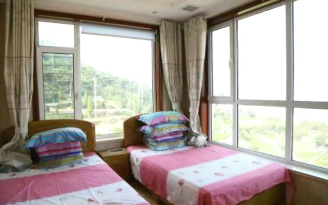 Qingdao Paradise Seaview Cottage