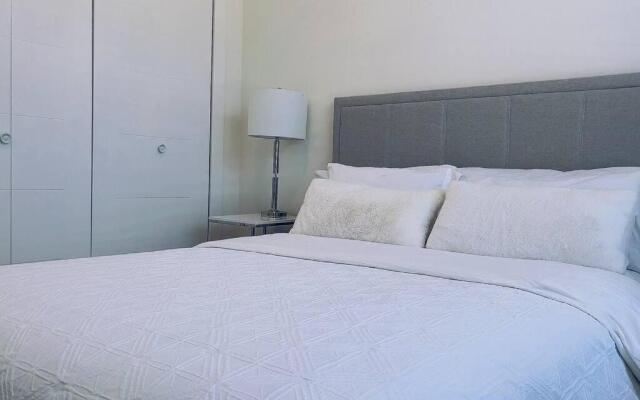 Gorgeous 3 bedroom lake house Suite!