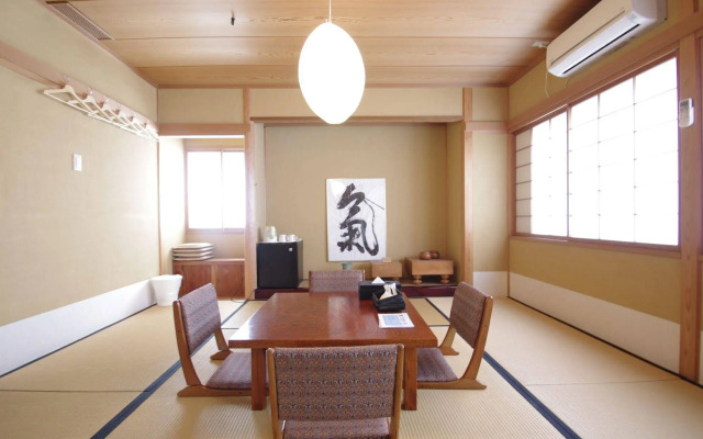Ark Hostel & Cafe Dining