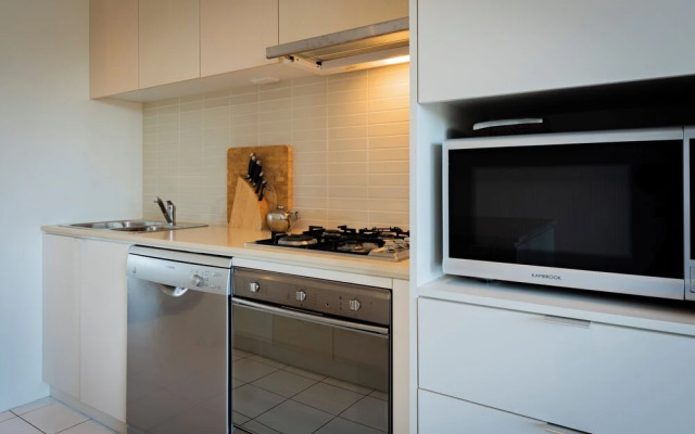 3 Bedroom Condo - Access to Pool Torquay