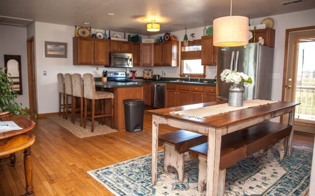 Austin's Pointe 4 Bedroom Cottage by RedAwning