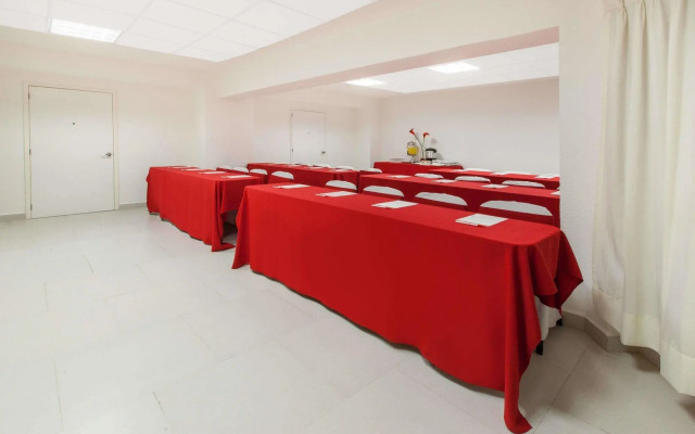 Adhara Express Hotel
