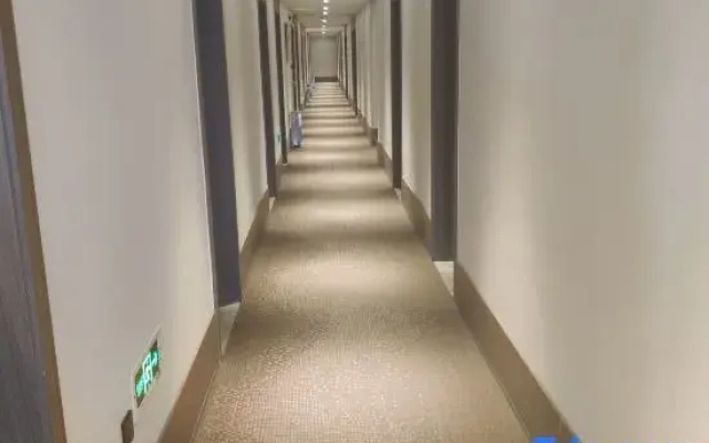 Super 8 Hotel (Beijing Daxing Huangcun Dayuecheng)