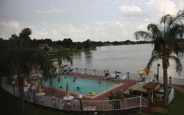 Lake Roy Beach Inn