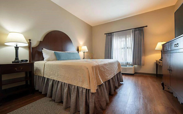 Chateau Saint Denis Hotel