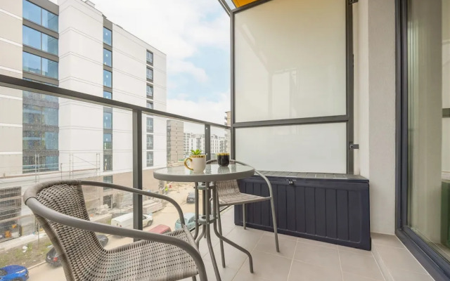 Apartment With Parking by Renters