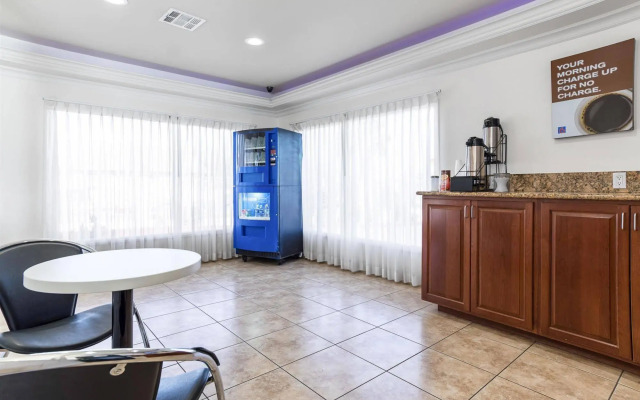 Studio 6 Mojave, CA - Airport