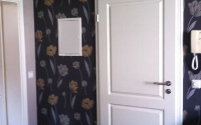 Apartment Vis-a-vis