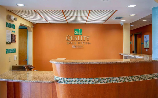 Beachside Hotel & Suites