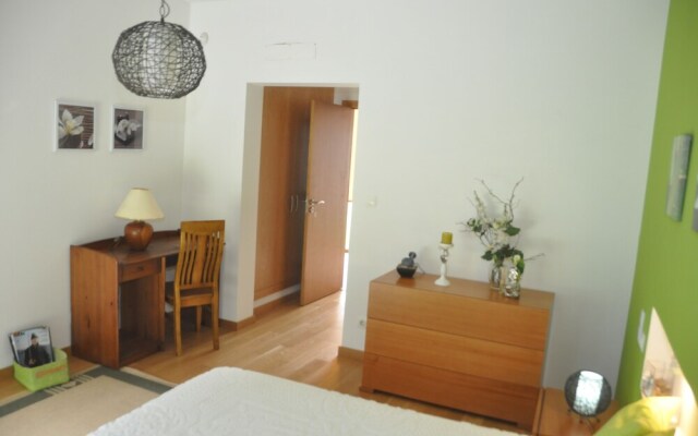 Room-paradise is Real at Vale Martinho Z