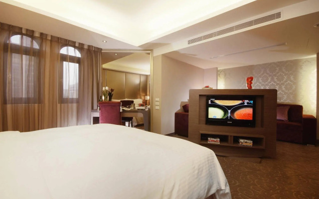 The Metro Hotel