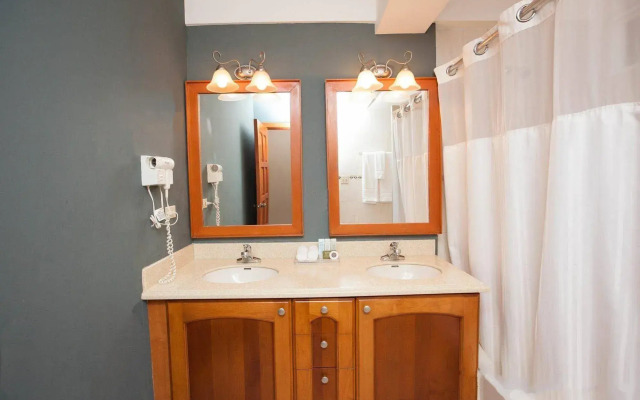 Tropical Suites Hotel