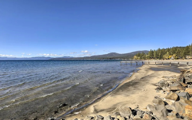 Beachfront Tahoe Vista Condo w/ Fireplace!