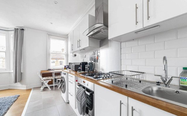 Bright West Ealing Abode