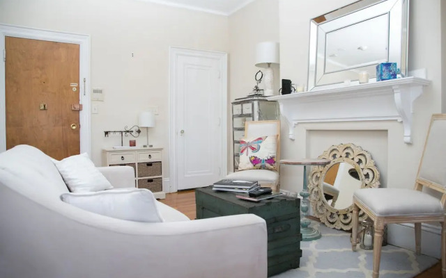 Pleasant Back Bay Suites by Sonder
