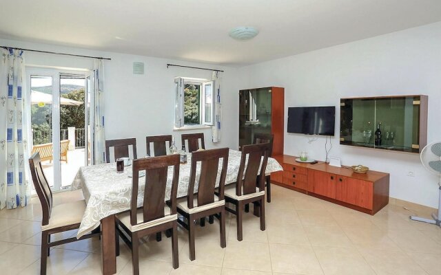 Beautiful Home in Pucisca With 3 Bedrooms and Wifi