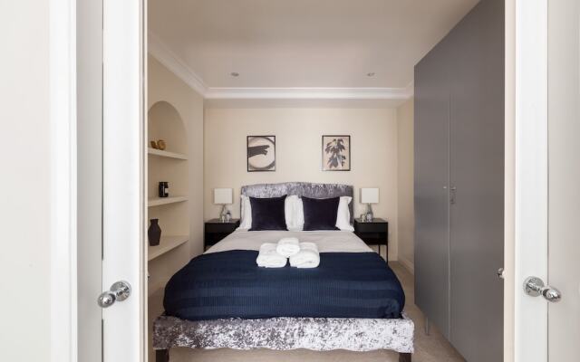 Elegant Double Bedroom In Belgravia