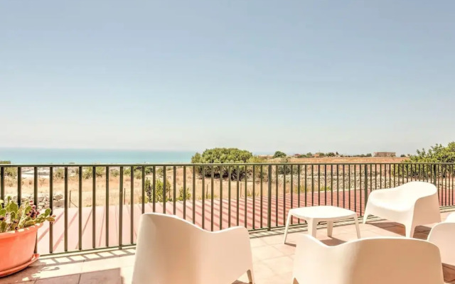 Charming Apartment in Marina di Ragusa With Terrace