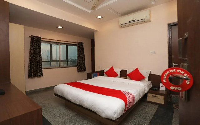 Hotel Emerald by OYO Rooms