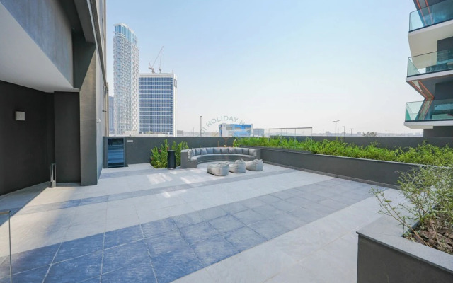 Urban Skyline City Comfort Studio