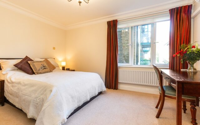 Central Flat With Garden View Ideal for Couples