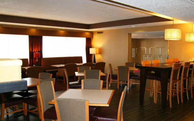 Spark by Hilton Green Bay