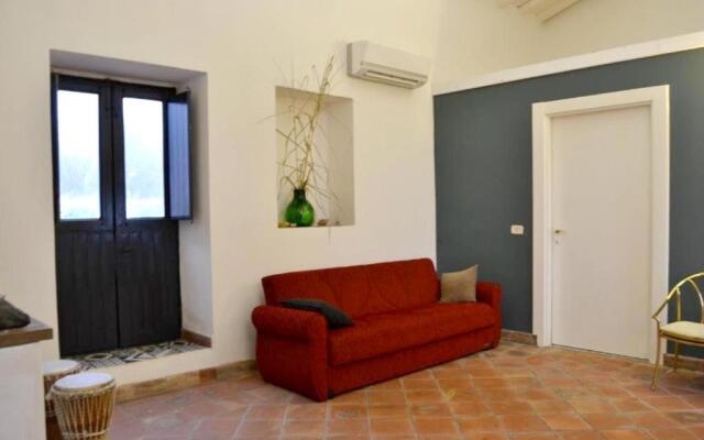 3 bedrooms house with enclosed garden at Mascali