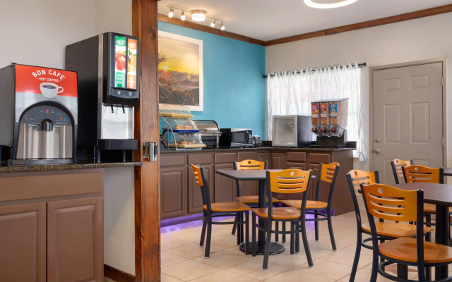 Days Inn by Wyndham Suites Fredericksburg