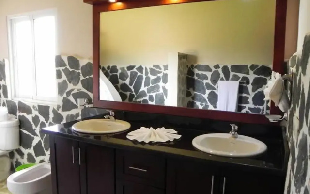Elegant and Private 4 Bedroom Villa