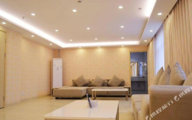 Q+ Bailing Ejia Business Hotel (Shanghai International Tourism Resort)