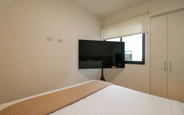 w Phenomenal 2BR With Balcony in San Isidro