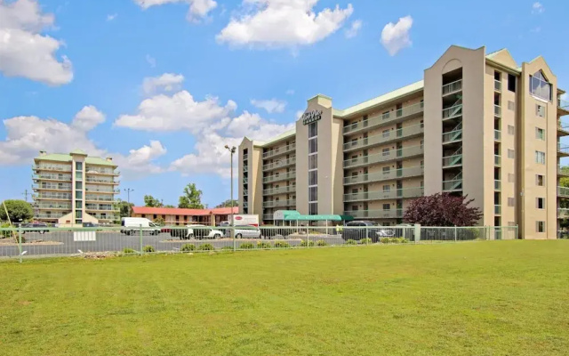 609 1bd 1 Bedroom Condo by RedAwning