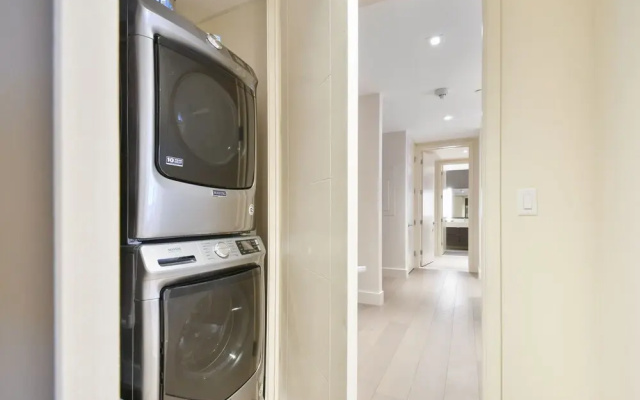 2 Bedroom Lift - Modern & Ski-in, Ski-out Condo by Redawning