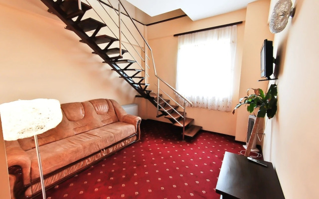 Hotel Magic Trivale