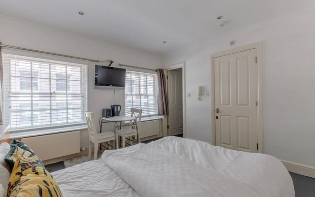 Cosy Self-contained Studio in Aldgate