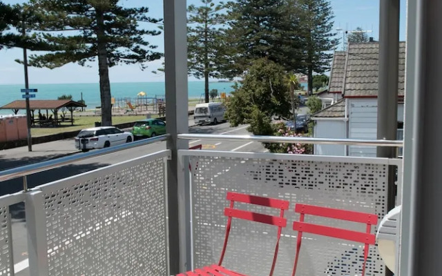 Navigate Seaside Hotel & Apartments