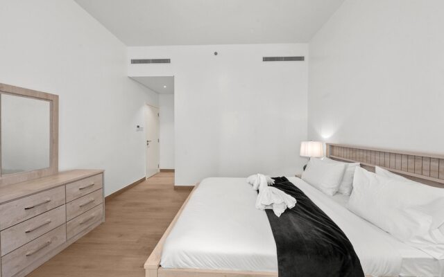 La Mer La Cote Bldg 2bdrms and Pool