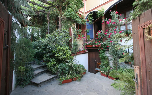 Alafrangite Hotel
