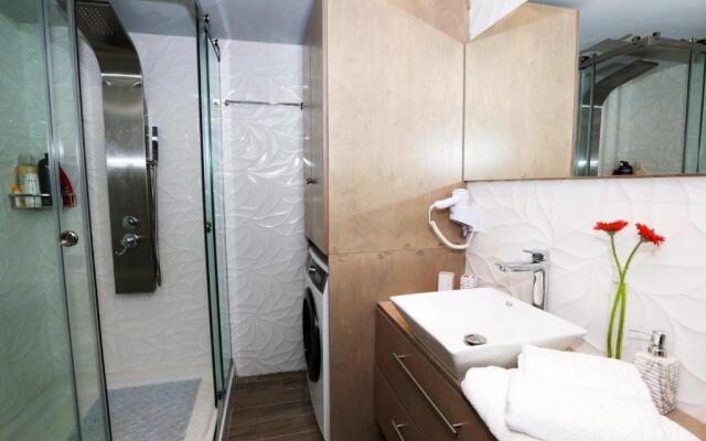Ninos Luxury Apartment
