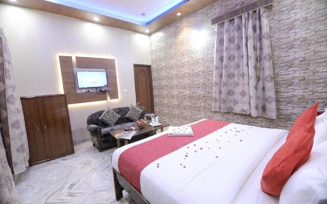 OYO 18641 Hotel Rashmi