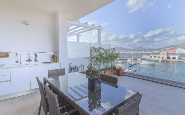 Apartment With Terrace for 4 People