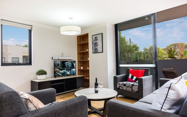 Sydney Townhouse with Parking and Deck