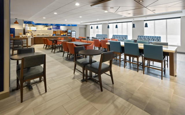 Holiday Inn Express Hotel & Suites Brattleboro by IHG