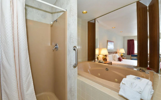 Travelodge by Wyndham Mackinaw City