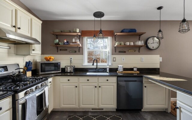 Industrial Chic Catskills All-season Getaway