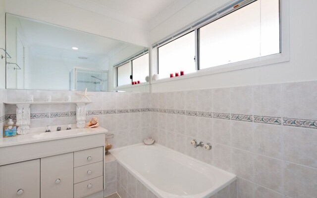 Rocky Point Road, Fantasea, 3, 75