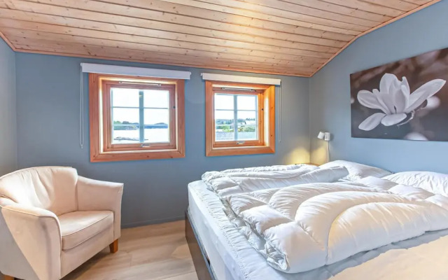 Nice Home in Farsund With 5 Bedrooms and Wifi